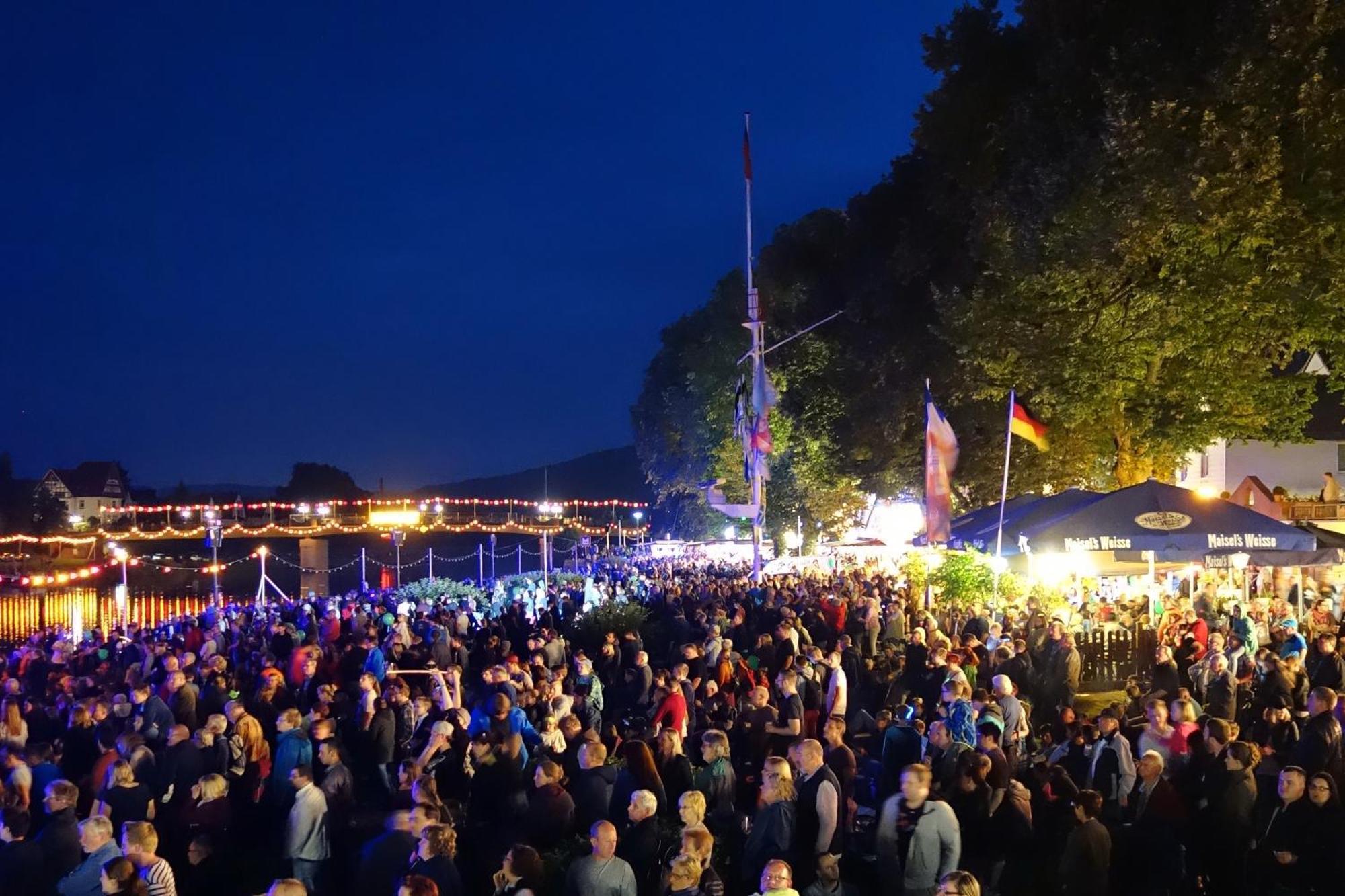 Ferienwohnungen Am Weserstrand Bodenwerder Exterior photo